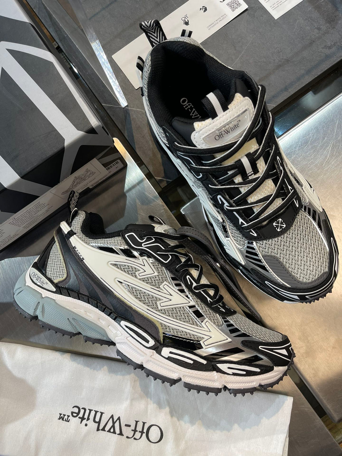 Кросівки Off-White — чорно-сірі