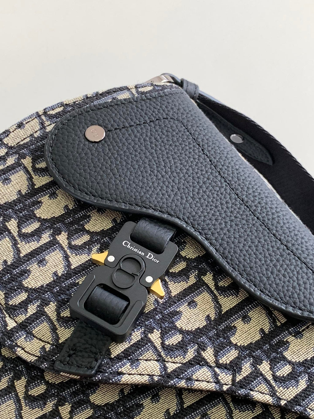 Сумка-месенджер Dior Saddle з текстилю й натуральної шкіри, чорно-бежева — фото 5