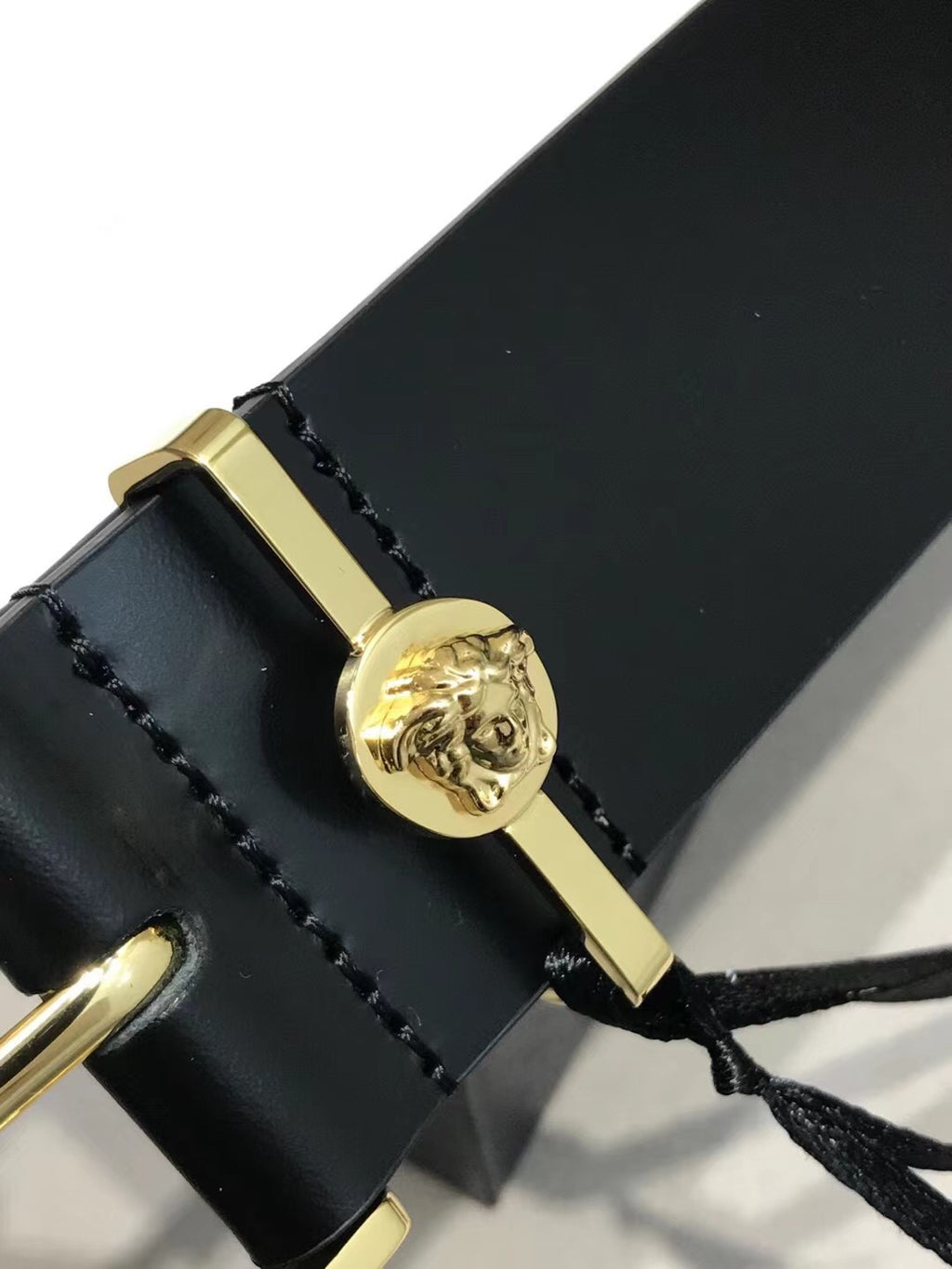 Ремінь Versace з натуральної шкіри з пряжкою-штифтом — фото 3