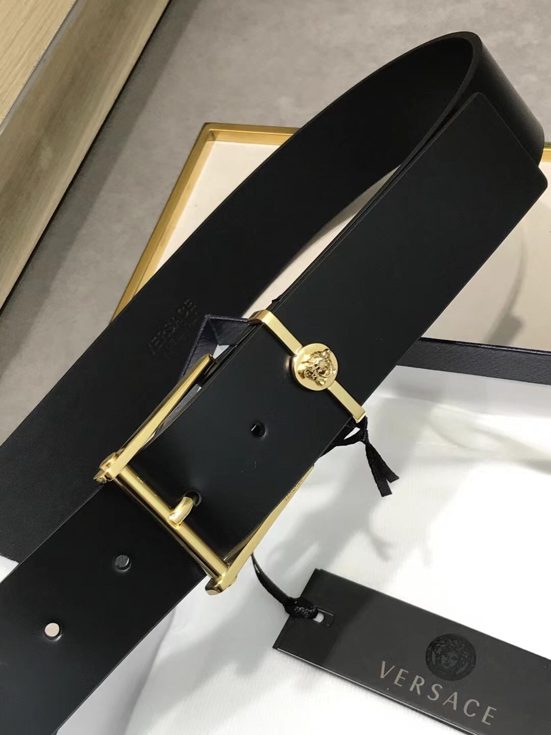 Ремінь Versace з натуральної шкіри з пряжкою-штифтом — фото 1
