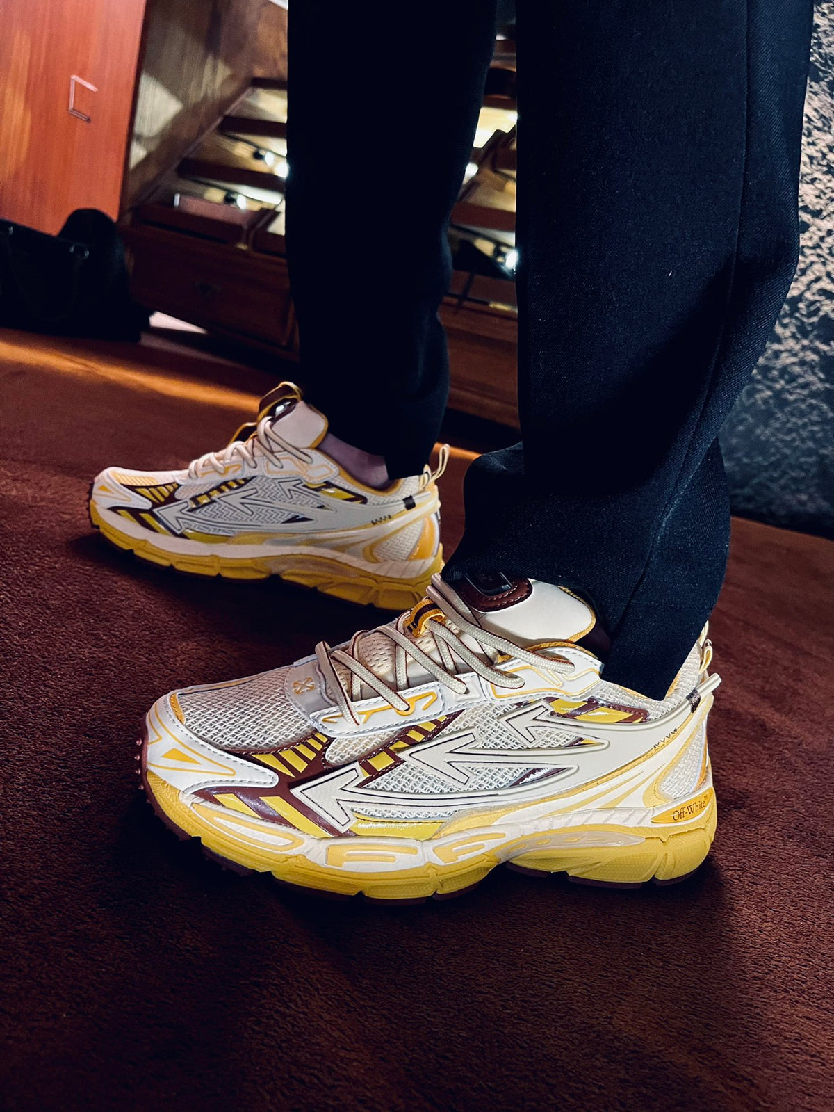 Кросівки Off-White — жовто-бежеві