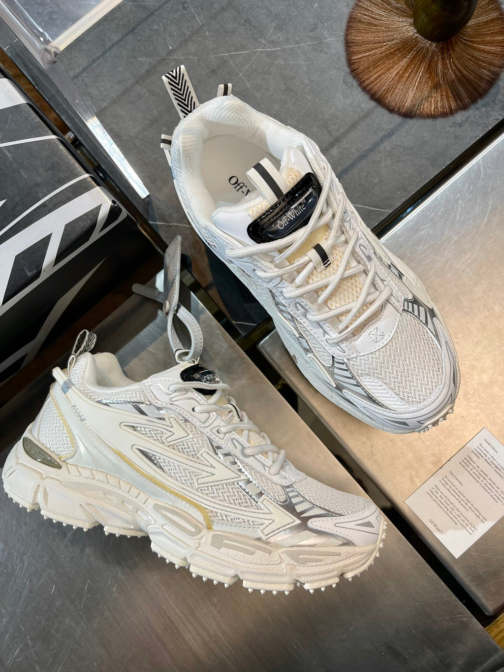 Кросівки Off-White — світлі