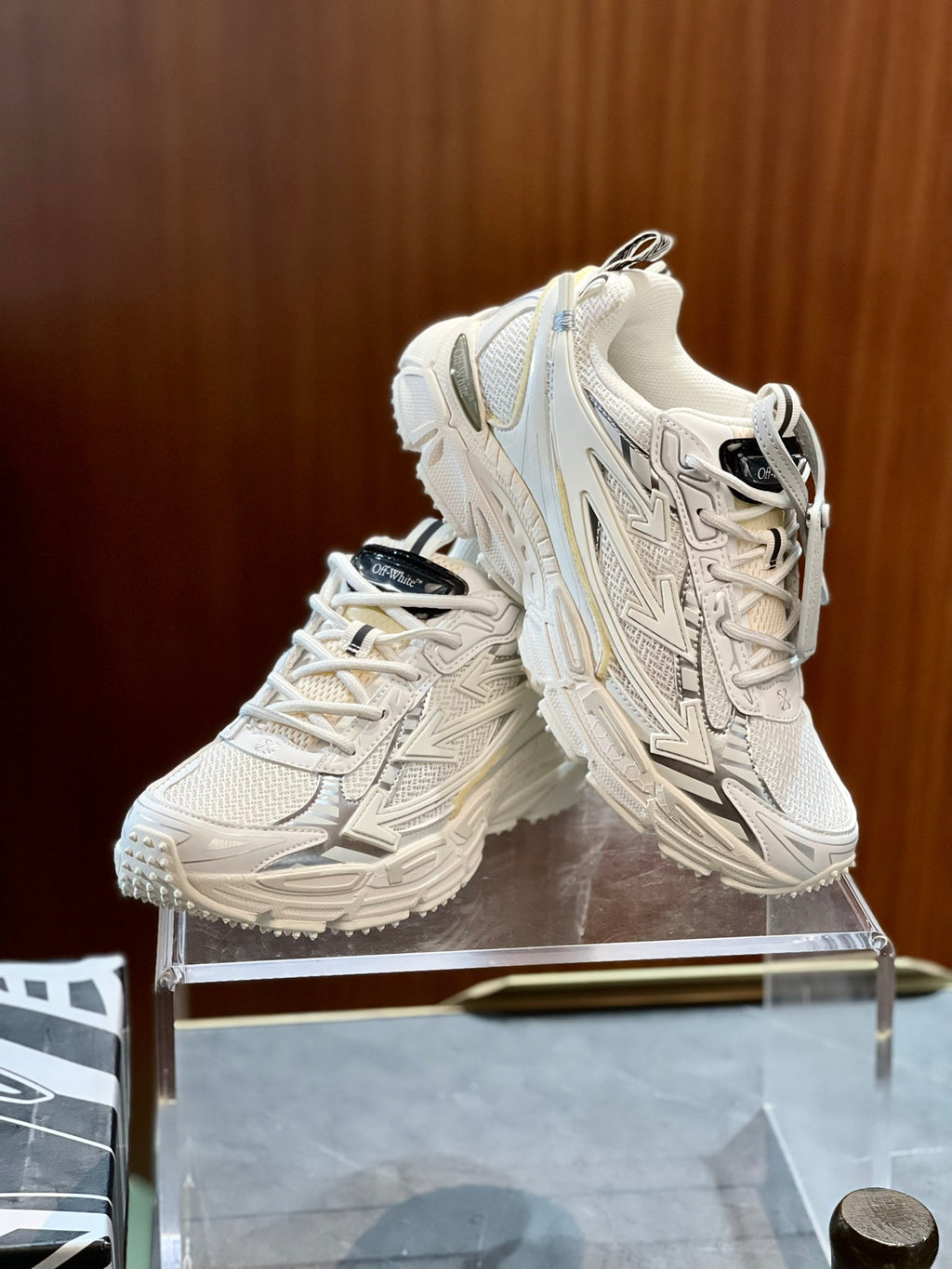 Кросівки Off-White — світлі