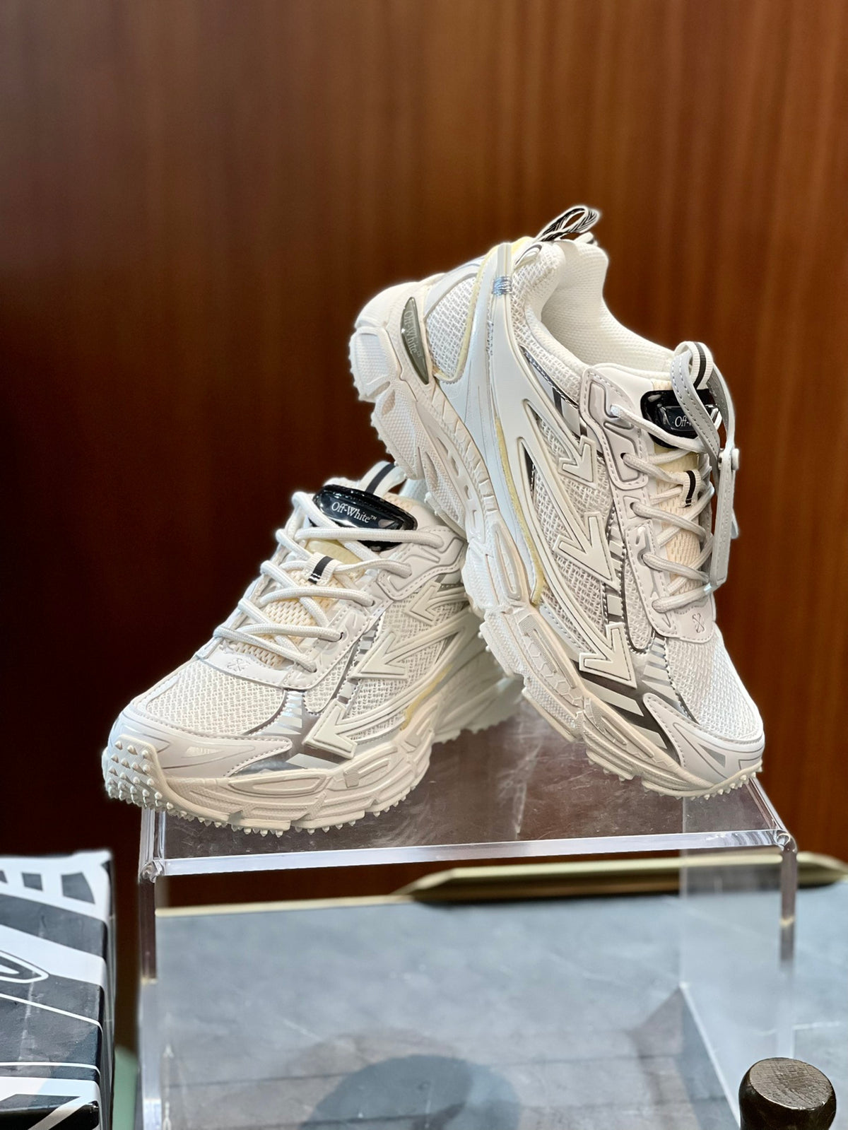 Кросівки Off-White — світлі
