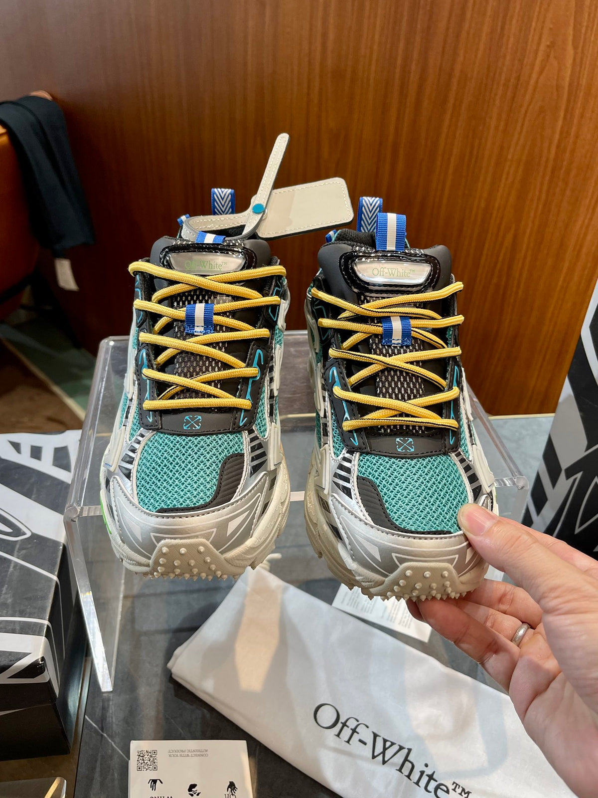 Кросівки Off-White — зелено-сірі з жовтими деталями
