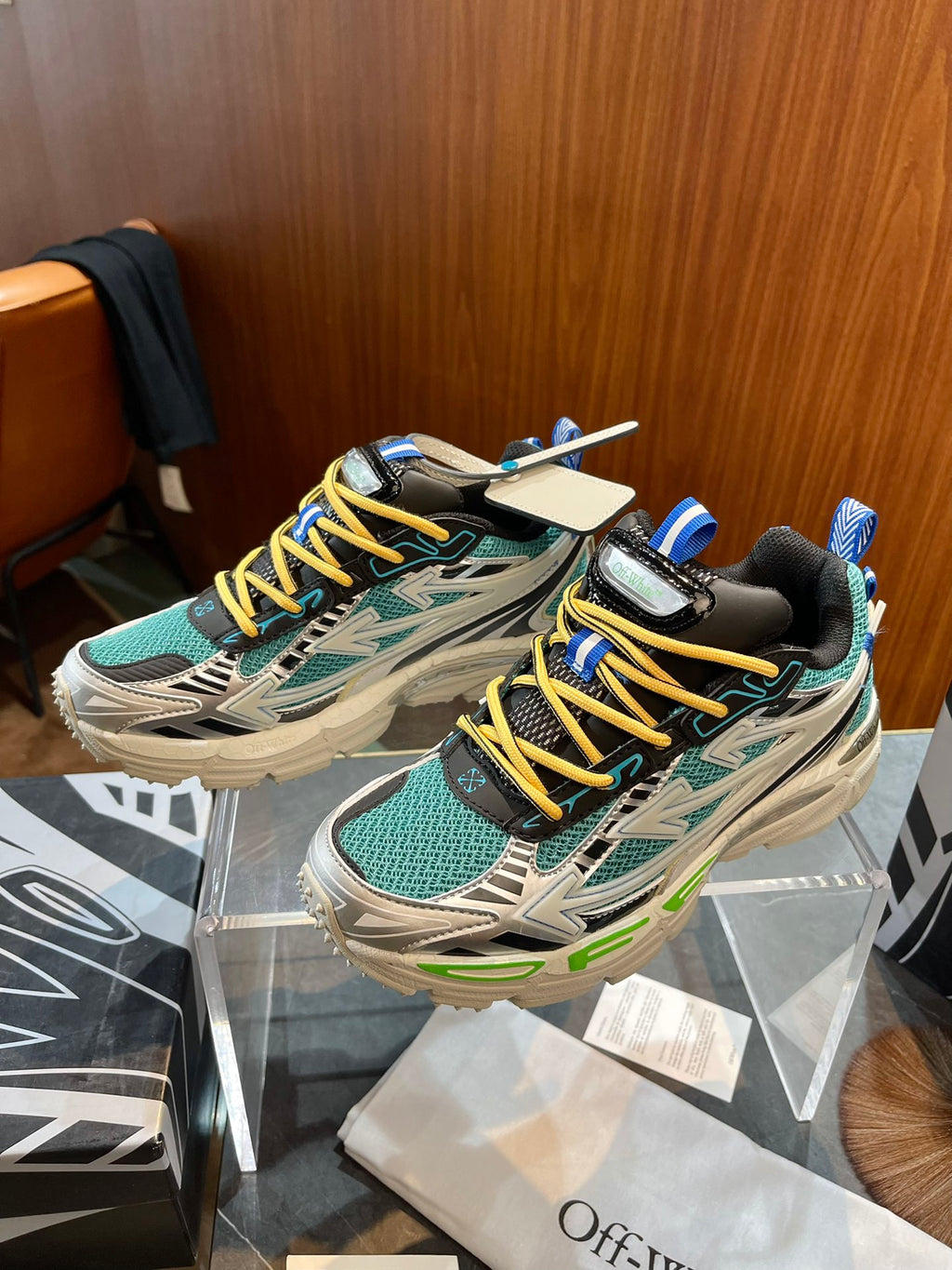 Кросівки Off-White — зелено-сірі з жовтими деталями