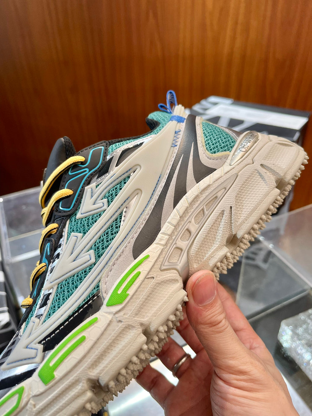 Кросівки Off-White — зелено-сірі з жовтими деталями