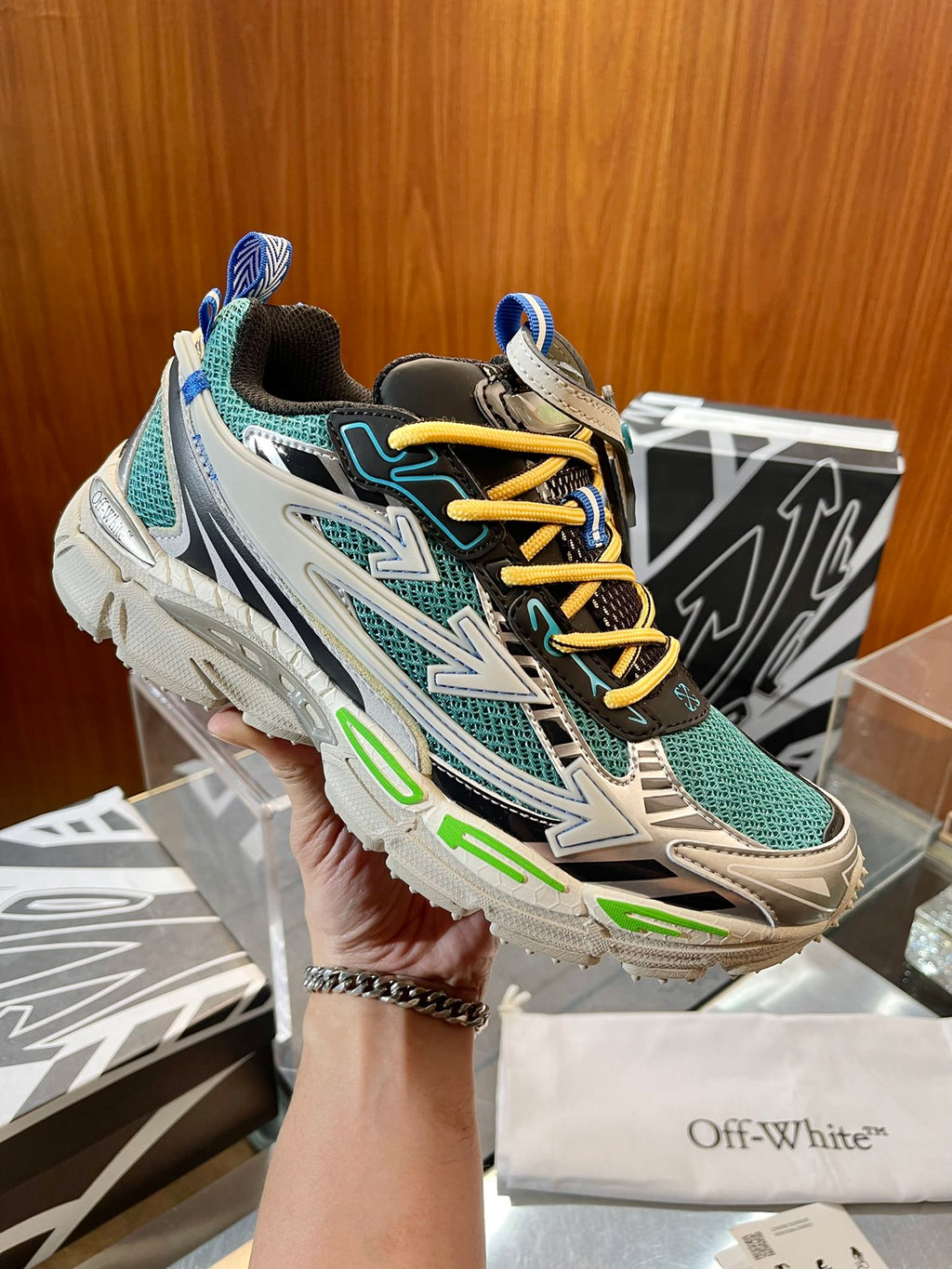 Кросівки Off-White — зелено-сірі з жовтими деталями