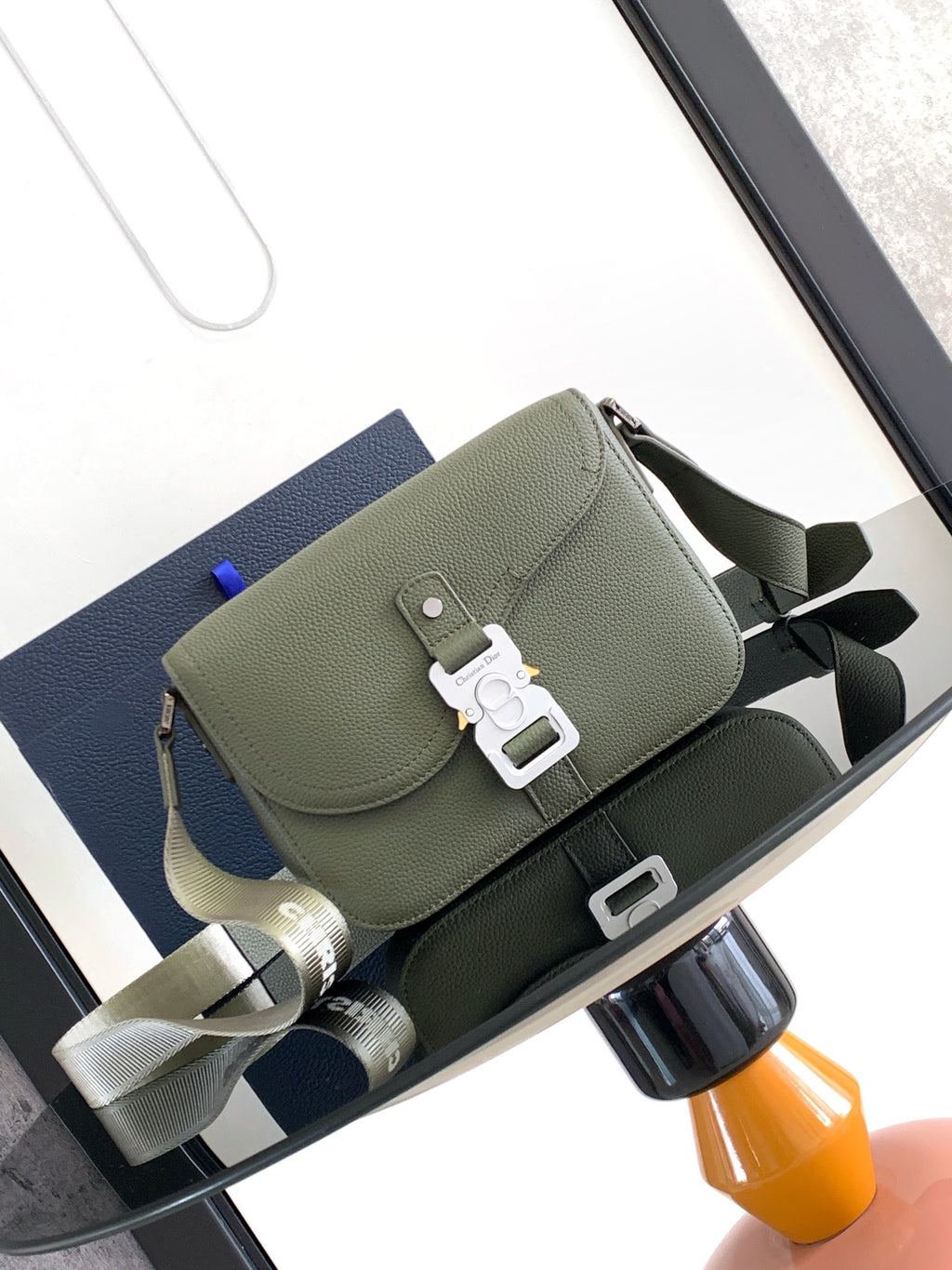 Сумка-месенджер Dior Saddle із зернистої натуральної шкіри, хакі — фото 1