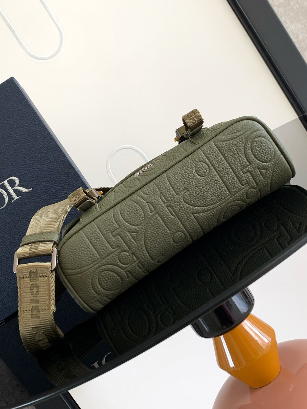 Сумка-месенджер Dior Hit The Road із тисненої натуральної шкіри — фото 4