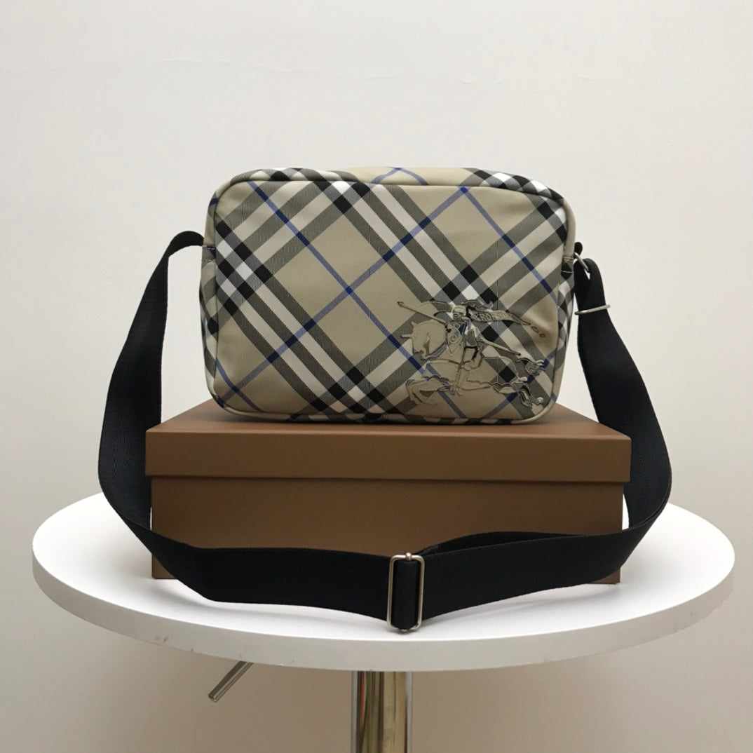 Сумка через плече Burberry — фото 1
