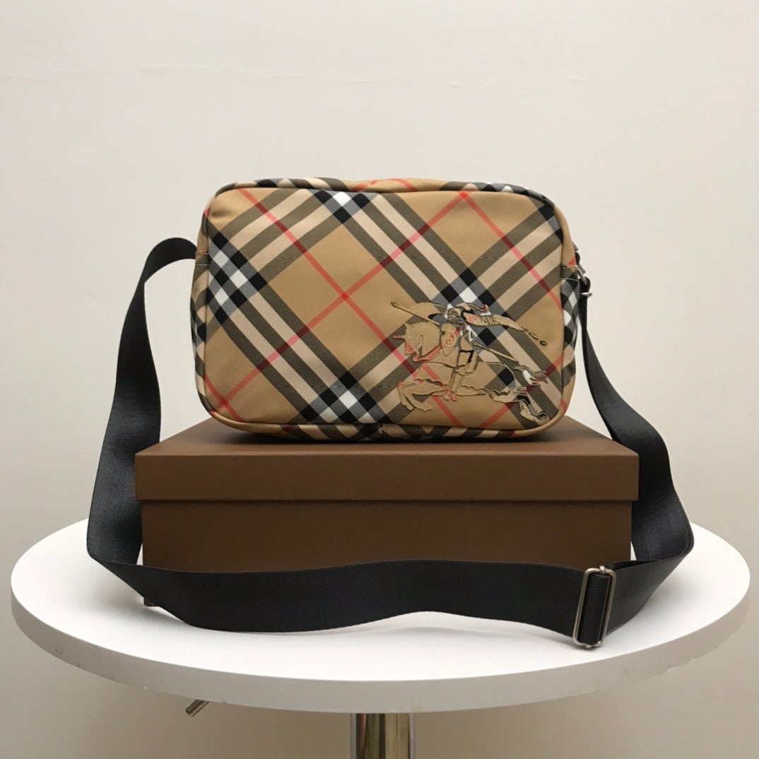 Сумка через плече Burberry — фото 1