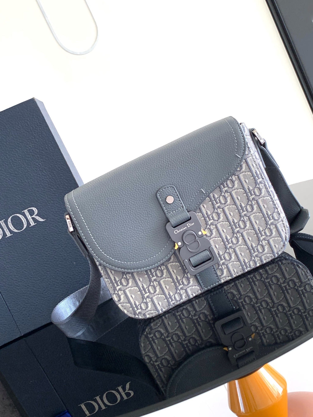 Мала сумка-месенджер Dior Saddle з натуральної шкіри — фото 1