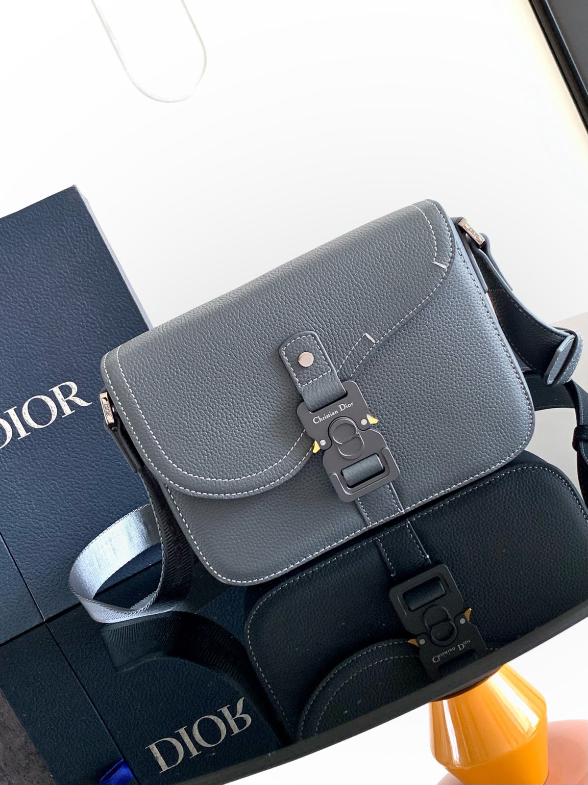 Мала сумка-месенджер Dior Saddle з натуральної шкіри — фото 1