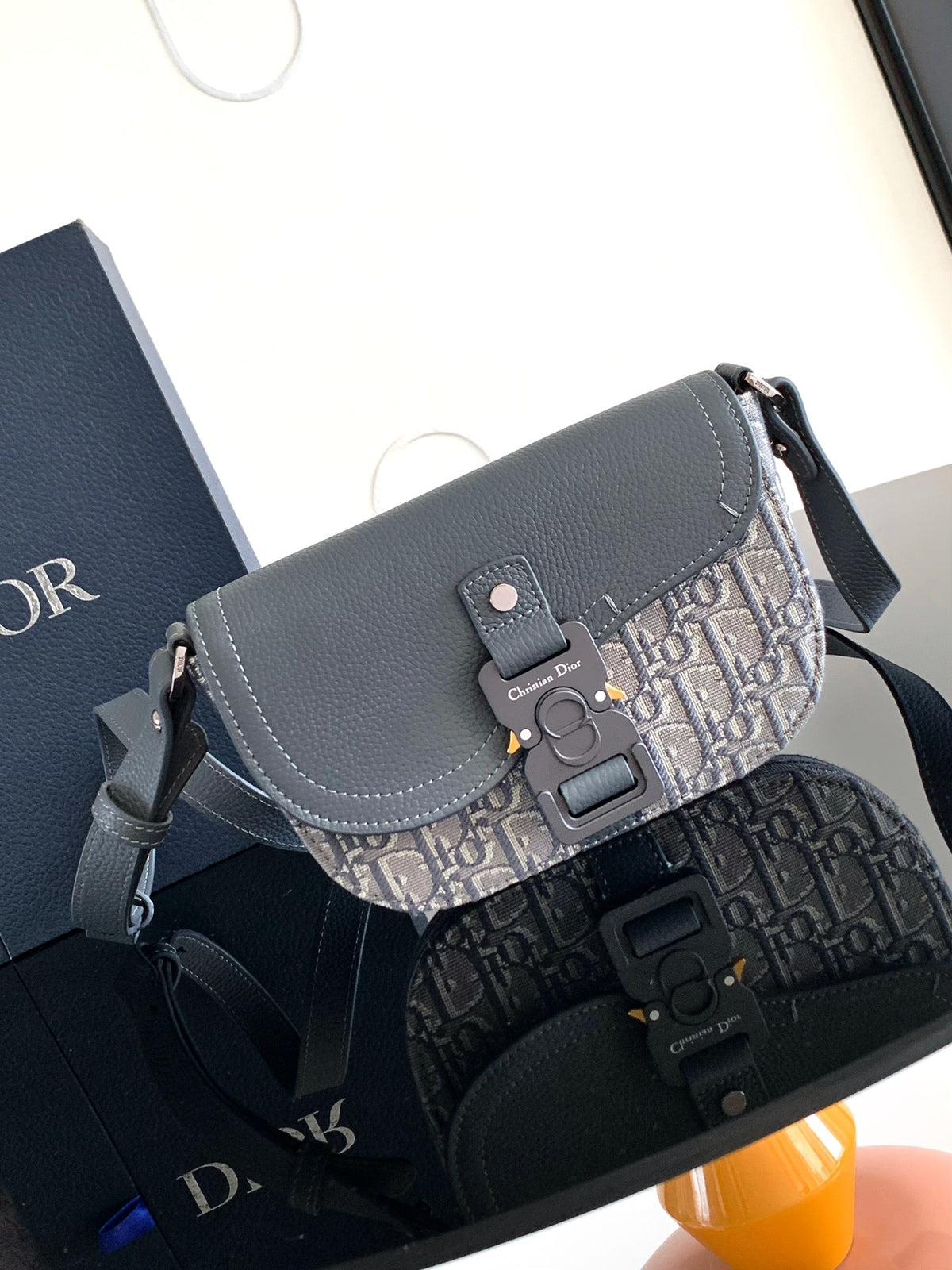 Сумка-месенджер Dior Saddle з натуральної шкіри — фото 1