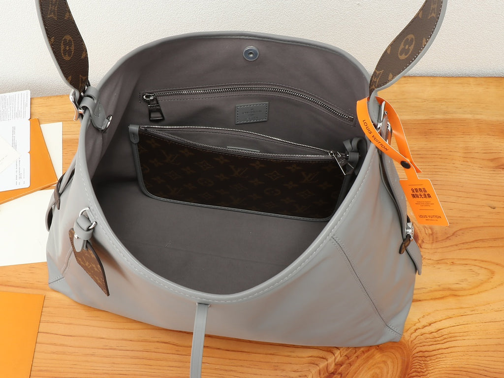 Жіноча сумка Louis Vuitton CarryAll