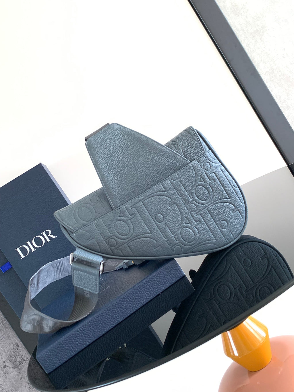 Сумка через плече Dior Gravity із тисненої натуральної шкіри, сіра — фото 3