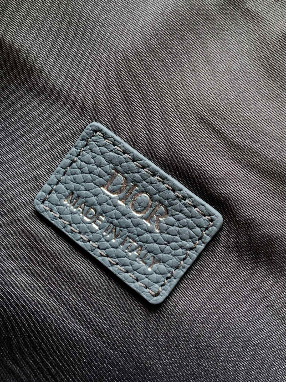Сумка через плече Dior Gravity із тисненої натуральної шкіри, сіра — фото 9