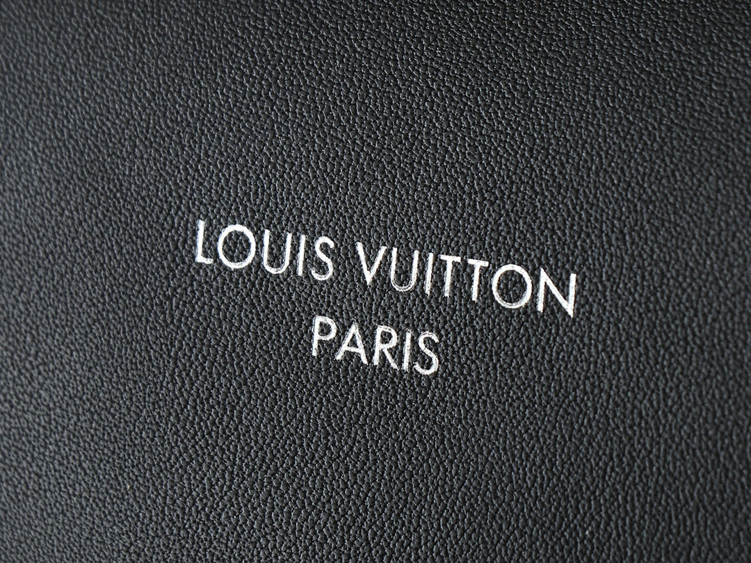 Жіноча сумка Louis Vuitton CarryAll