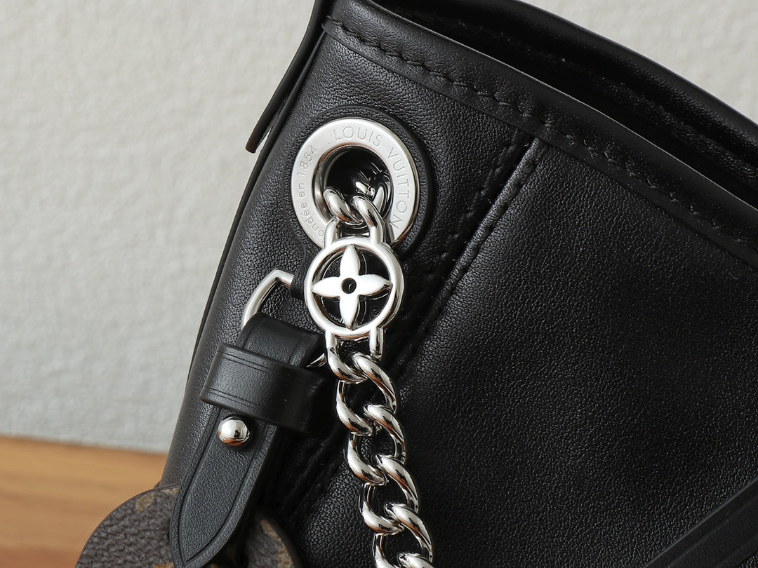 Жіноча сумка Louis Vuitton CarryAll