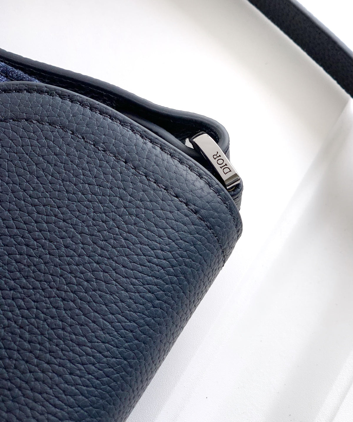 Сумка-месенджер Dior Saddle з натуральної шкіри — фото 6