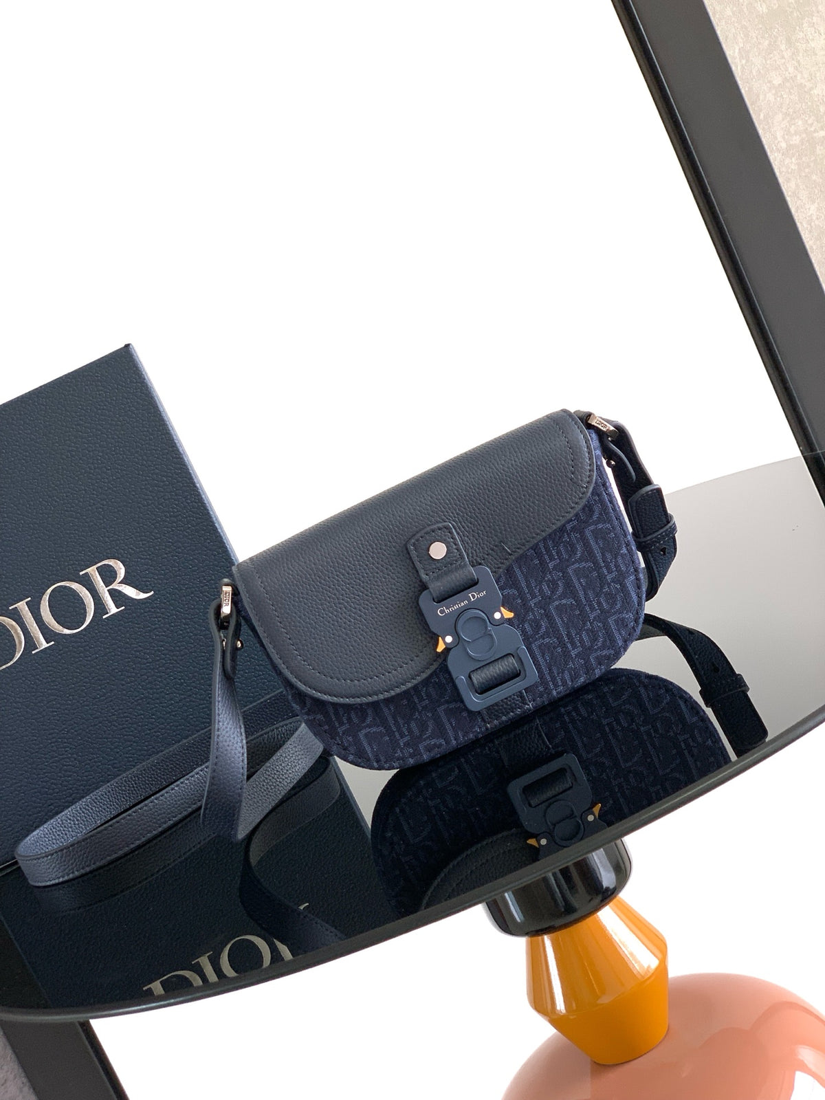 Сумка-месенджер Dior Saddle з натуральної шкіри — фото 1