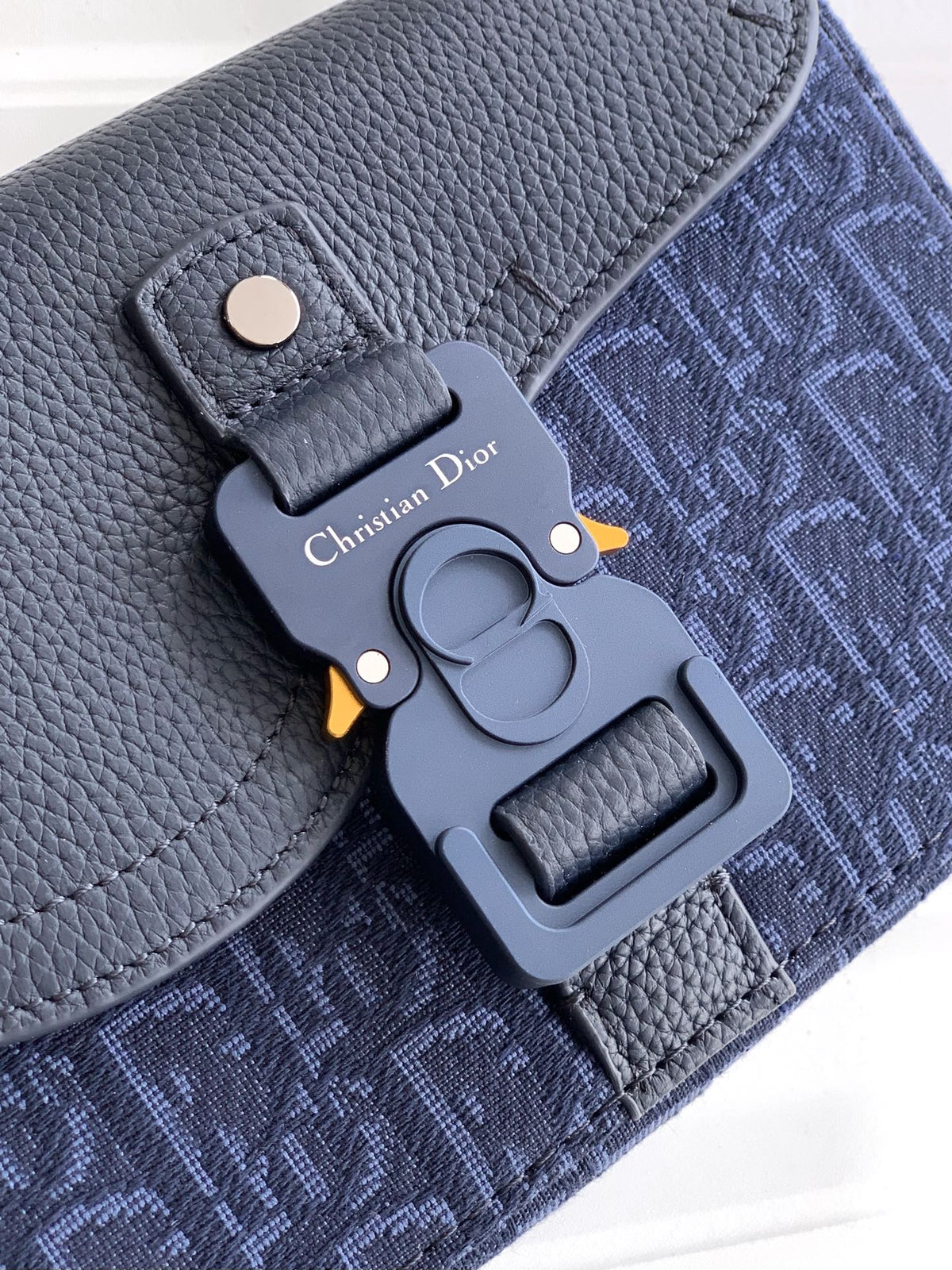 Сумка-месенджер Dior Saddle з натуральної шкіри — фото 7