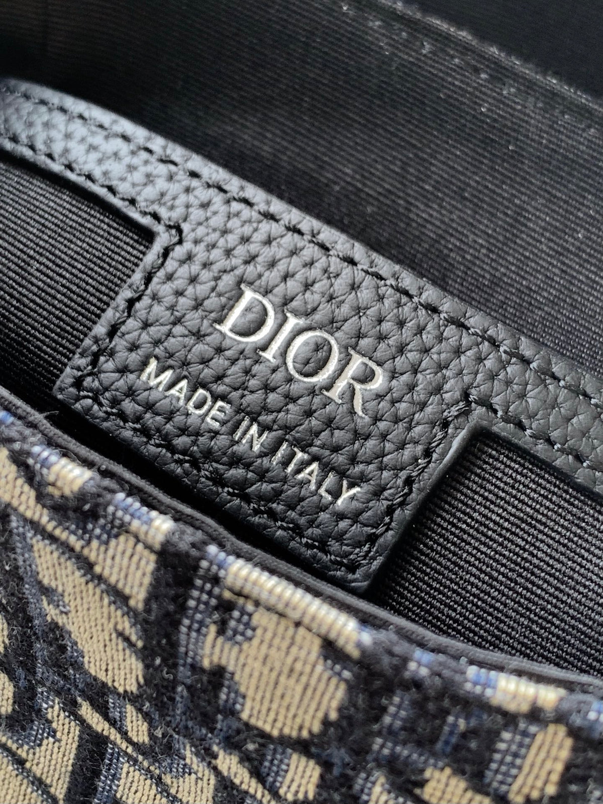 Сумка-месенджер Dior Hit The Road з натуральної шкіри — фото 9