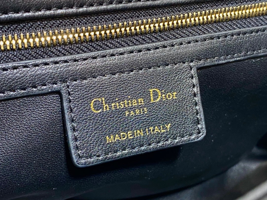 Середня сумка Dior Caro з натуральної шкіри — фото 9