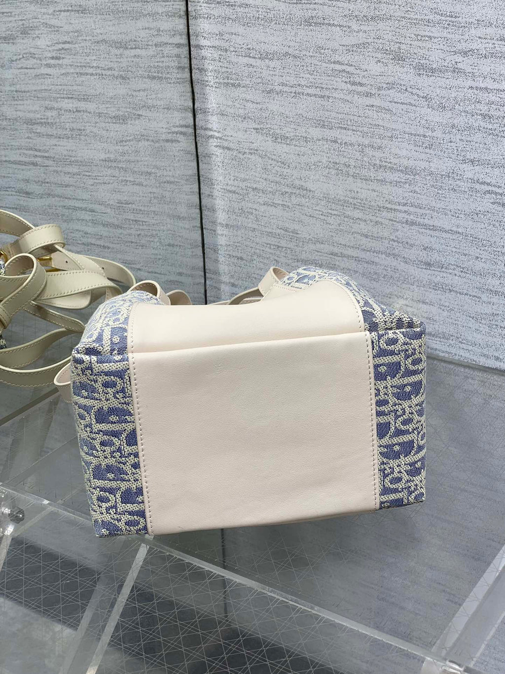 Мала сумка-відро Dior Signature з натуральної шкіри — фото 5