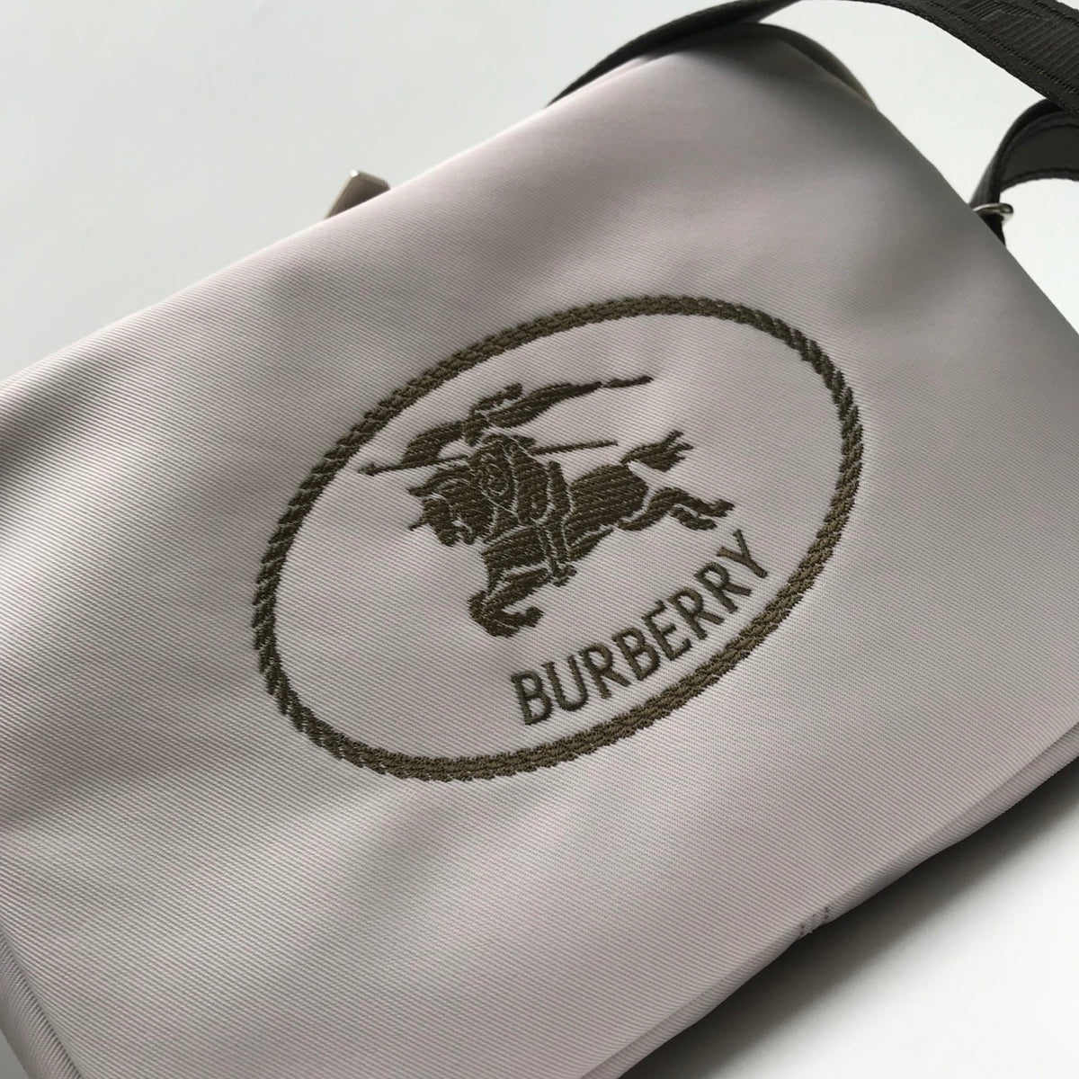 Сумка через плече Burberry — фото 3