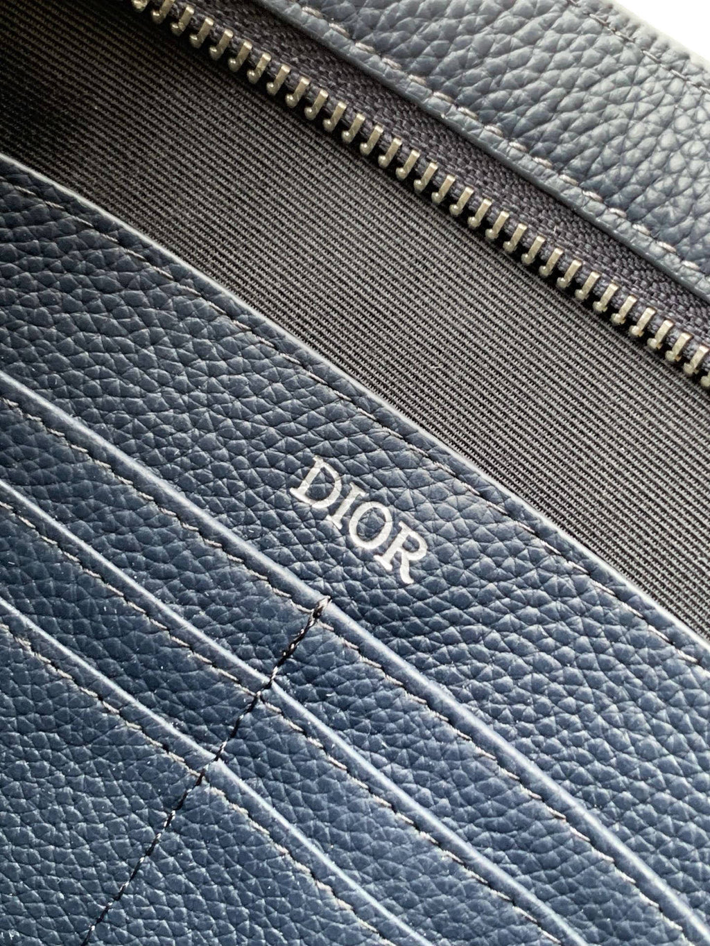 Клатч Dior із тисненої натуральної шкіри — фото 9