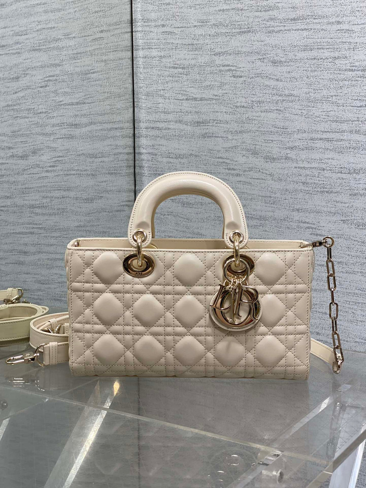 Велика сумка Dior D-Joy зі шкіри ягняти — фото 2