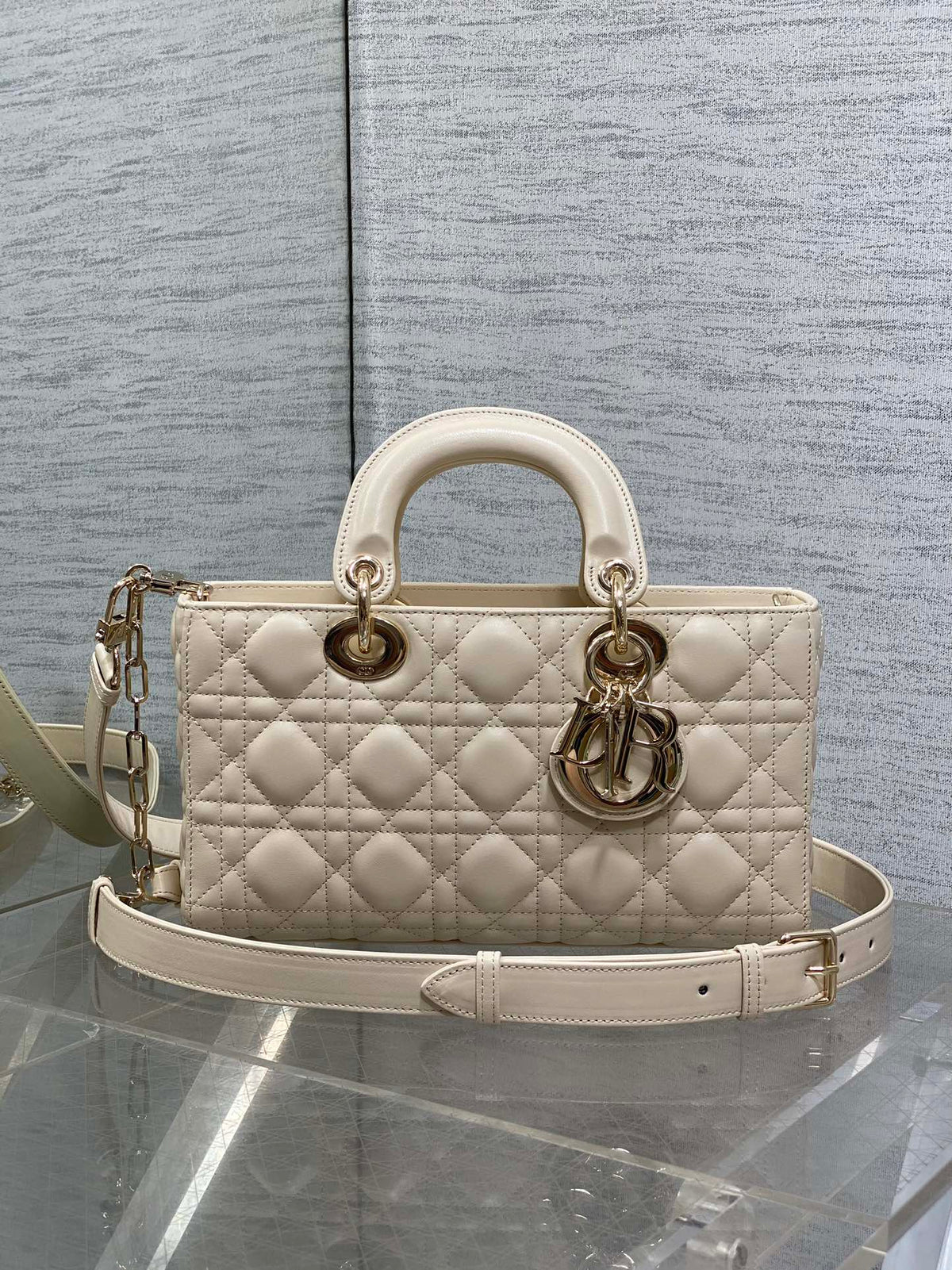 Велика сумка Dior D-Joy зі шкіри ягняти — фото 1