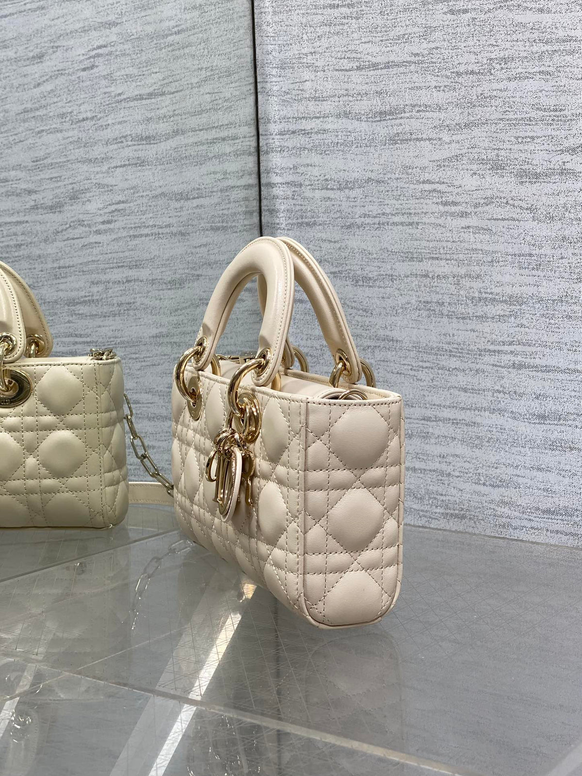 Мала сумка Dior D-Joy зі шкіри ягняти — фото 6