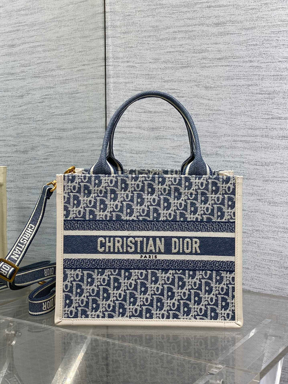 Мала сумка-тоут Dior з натуральної шкіри — фото 1