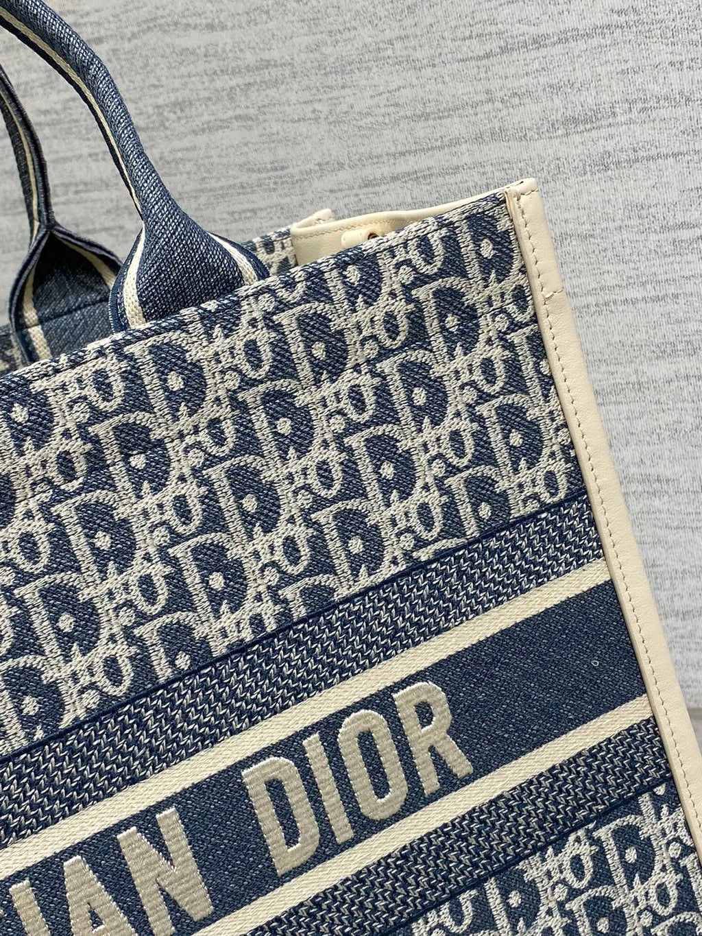 Середня сумка-тоут Dior з натуральної шкіри — фото 3