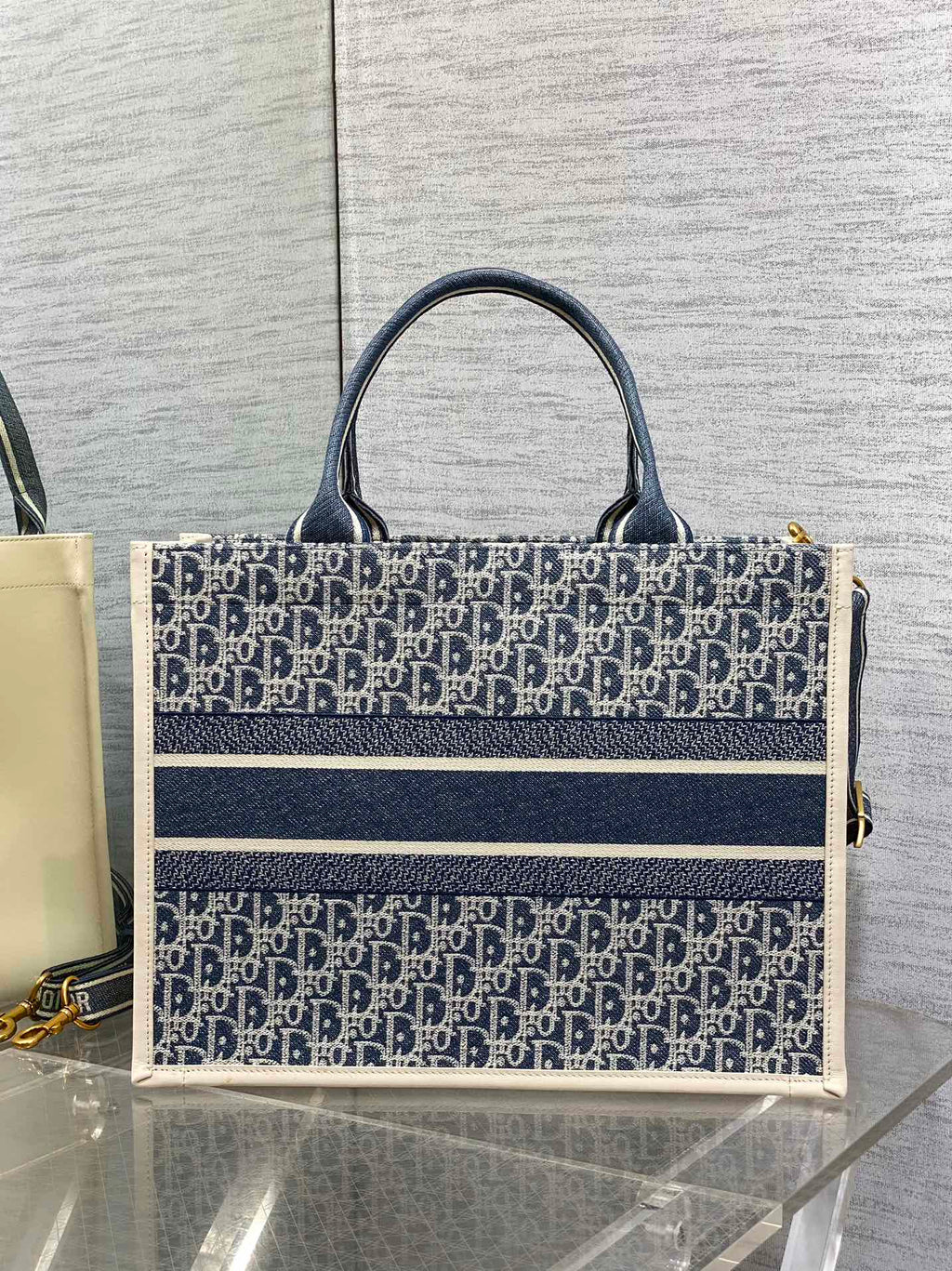Середня сумка-тоут Dior з натуральної шкіри — фото 4