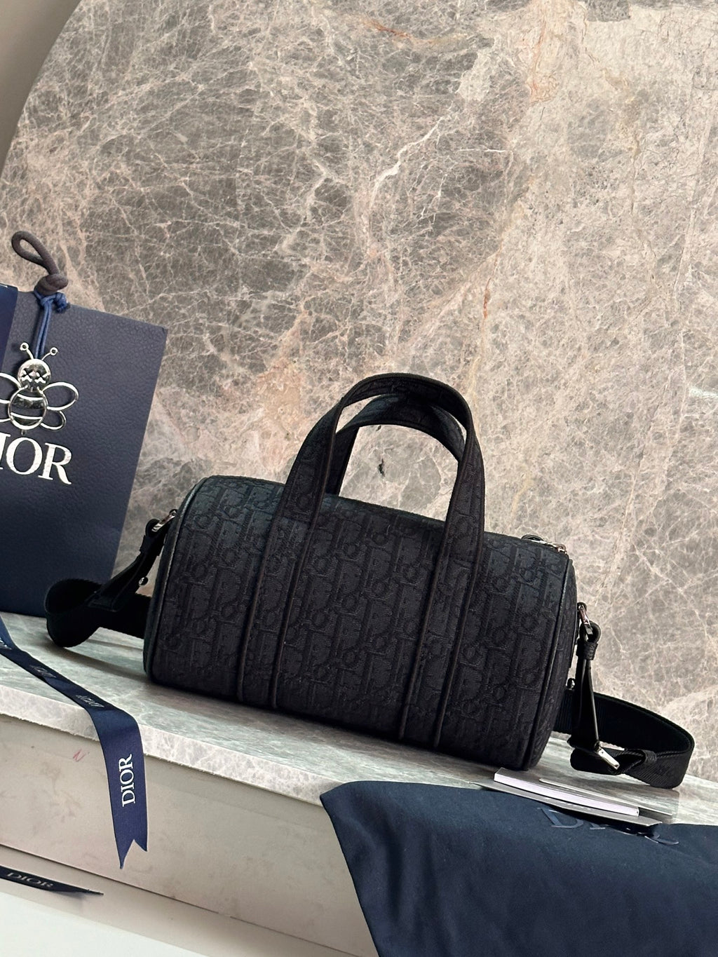Сумка-месенджер Dior з натуральної шкіри — фото 3