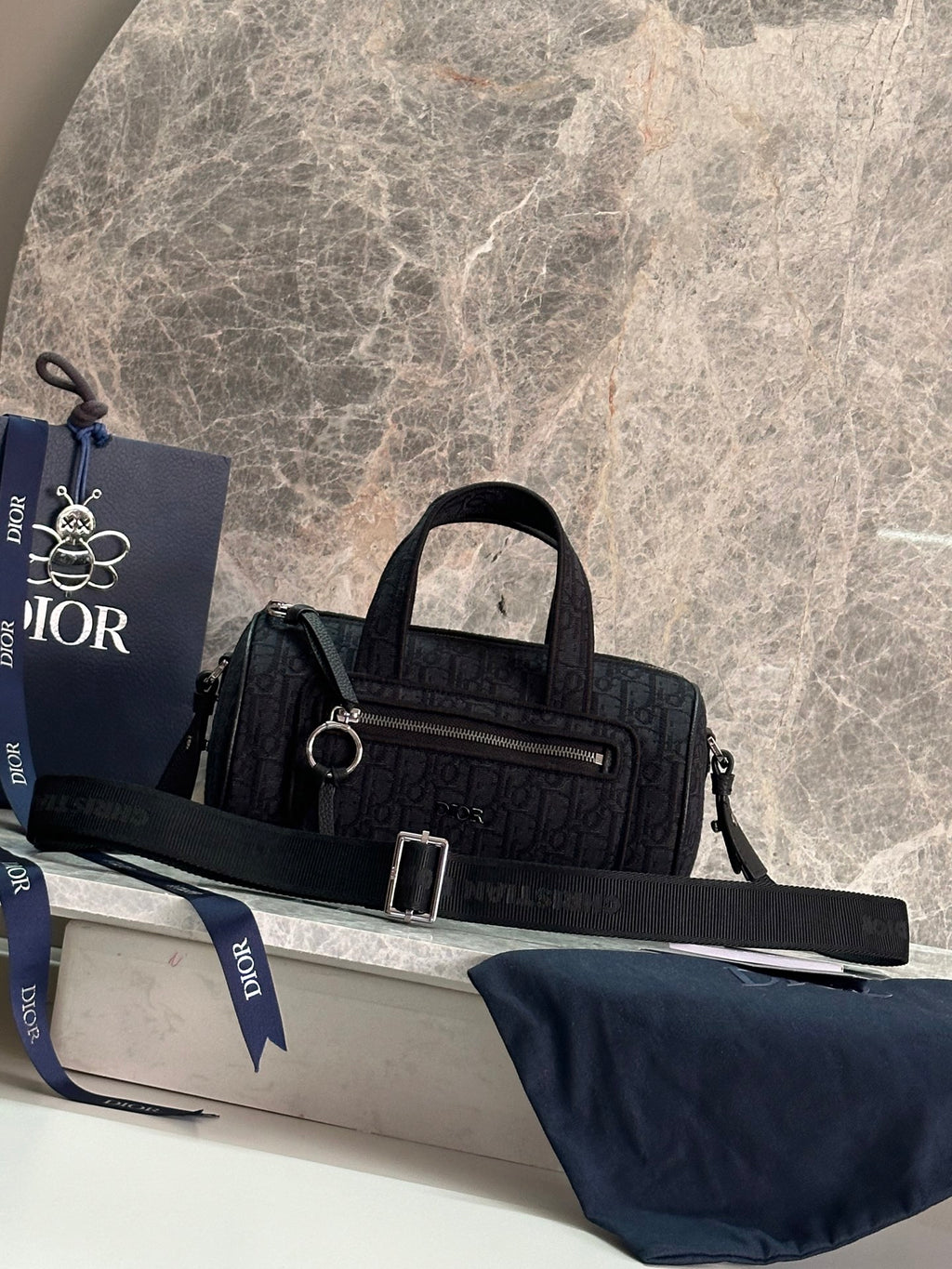 Сумка-месенджер Dior з натуральної шкіри — фото 2