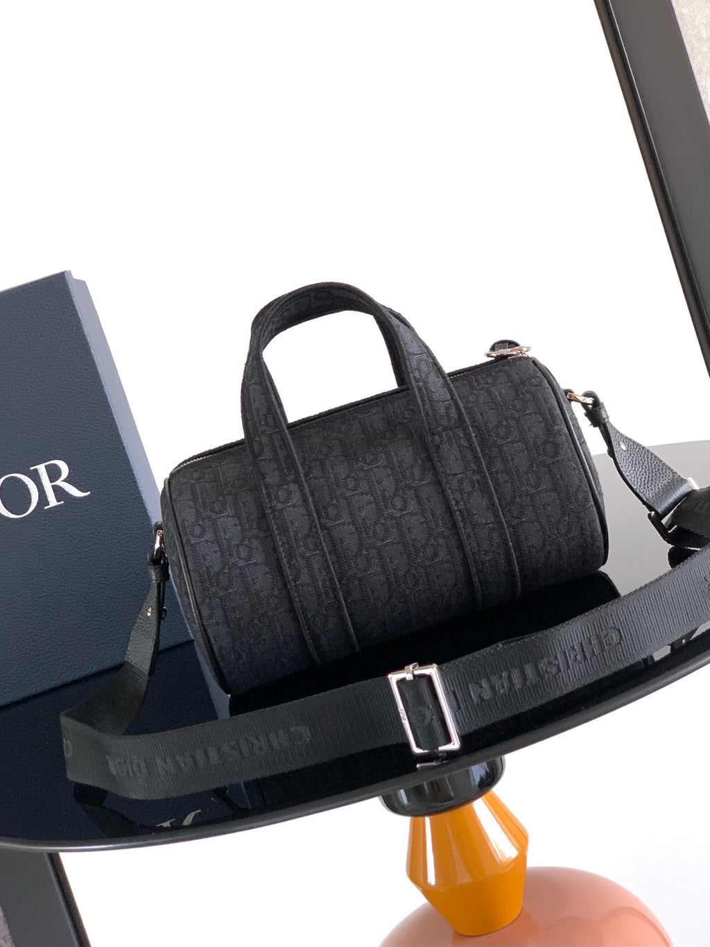 Сумка-месенджер Dior з натуральної шкіри — фото 3
