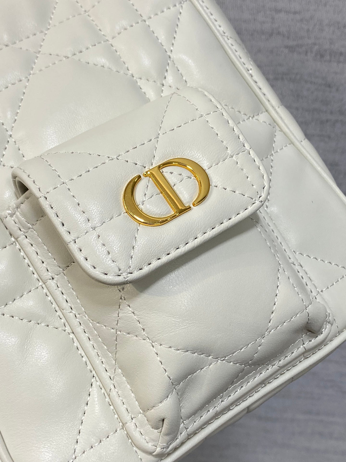 Мала сумка-відро Dior Caro Multicarry зі шкіри ягняти — фото 3