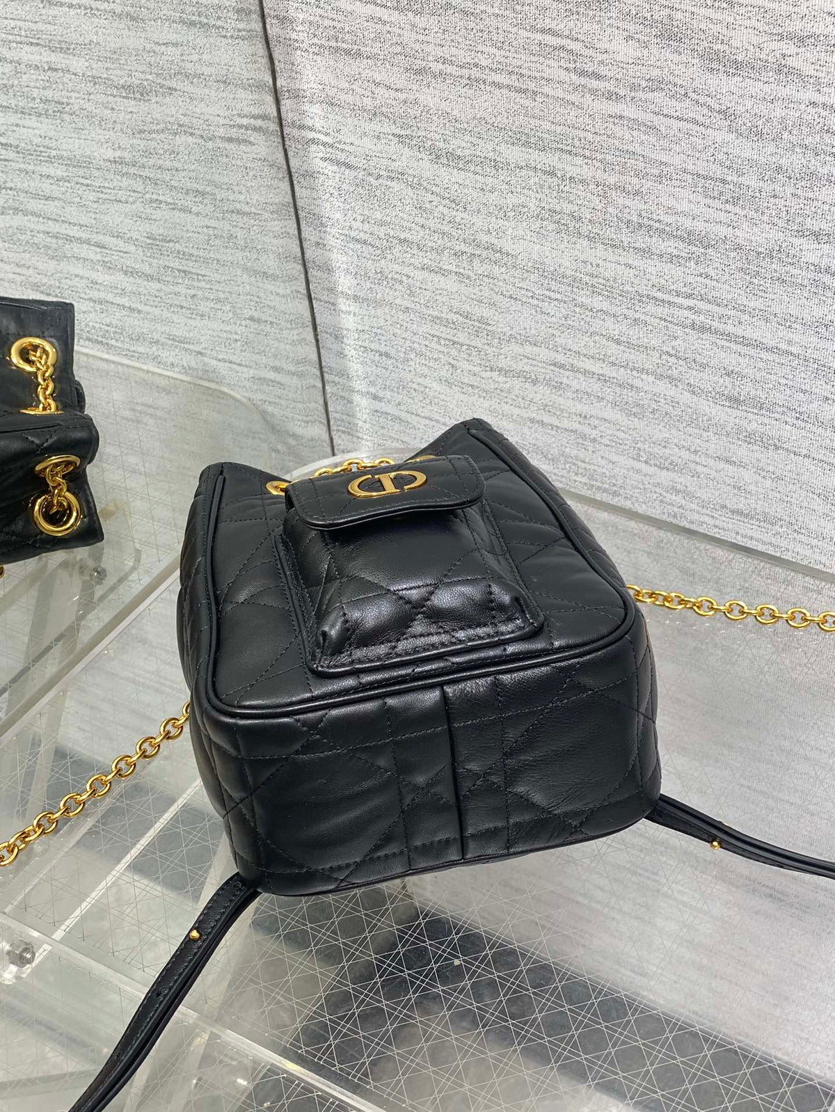 Мала сумка-відро Dior Caro Multicarry зі шкіри ягняти — фото 7