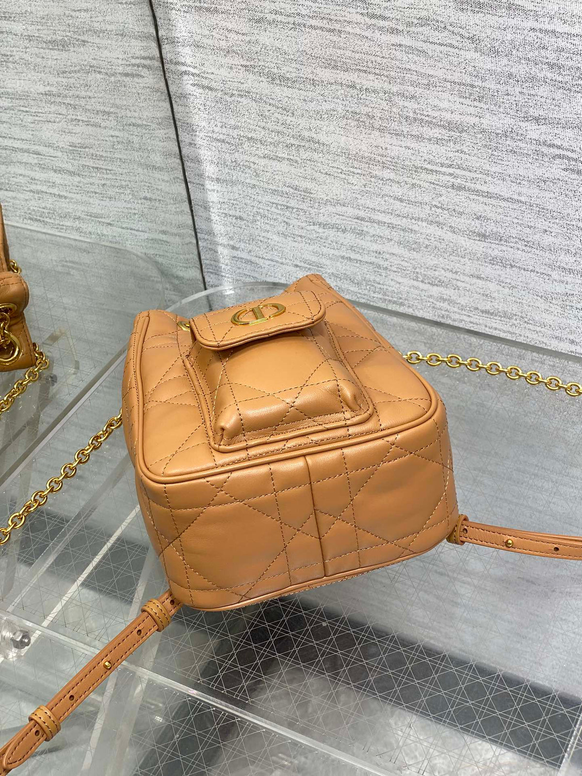 Мала сумка-відро Dior Caro Multicarry зі шкіри ягняти — фото 7