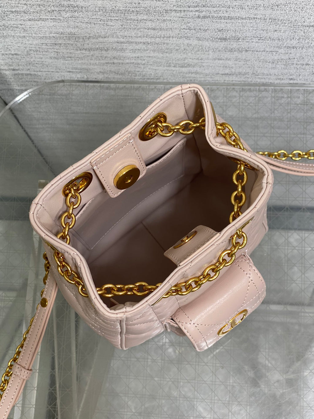 Мала сумка-відро Dior Caro Multicarry зі шкіри ягняти — фото 8