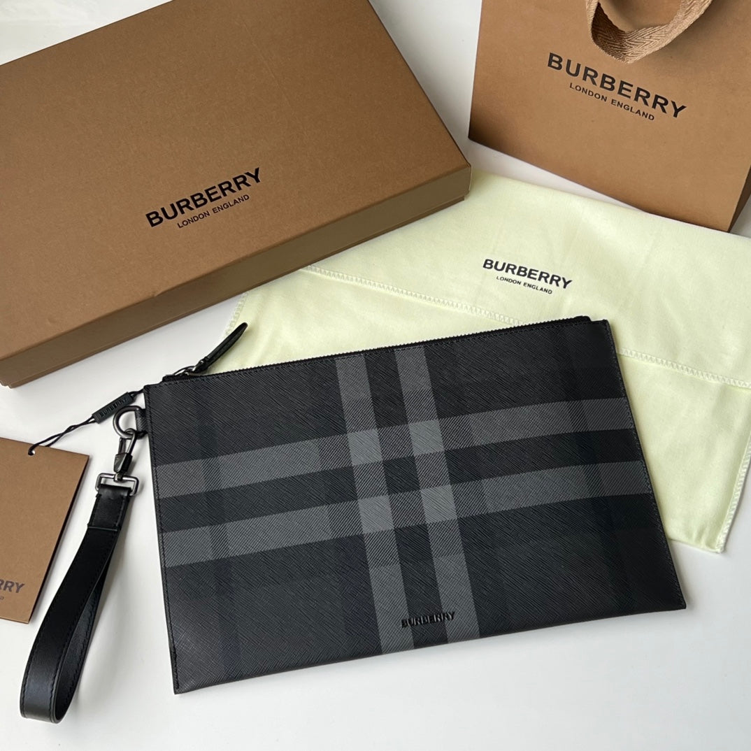 Клатч Burberry London із зернистої натуральної шкіри — фото 1