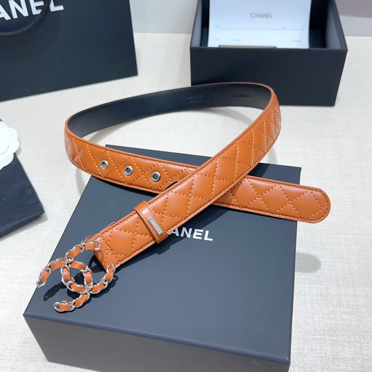 Ремінь Chanel з натуральної шкіри ягняти — фото 3
