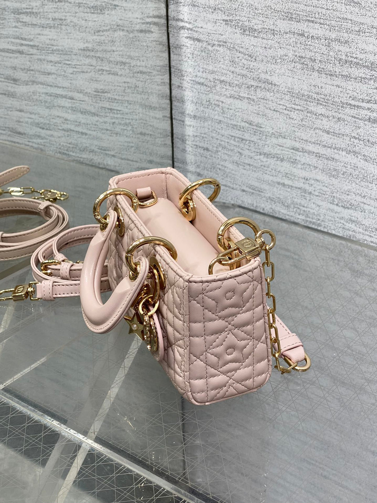 Міні сумка Dior D-Joy зі шкіри ягняти — фото 6