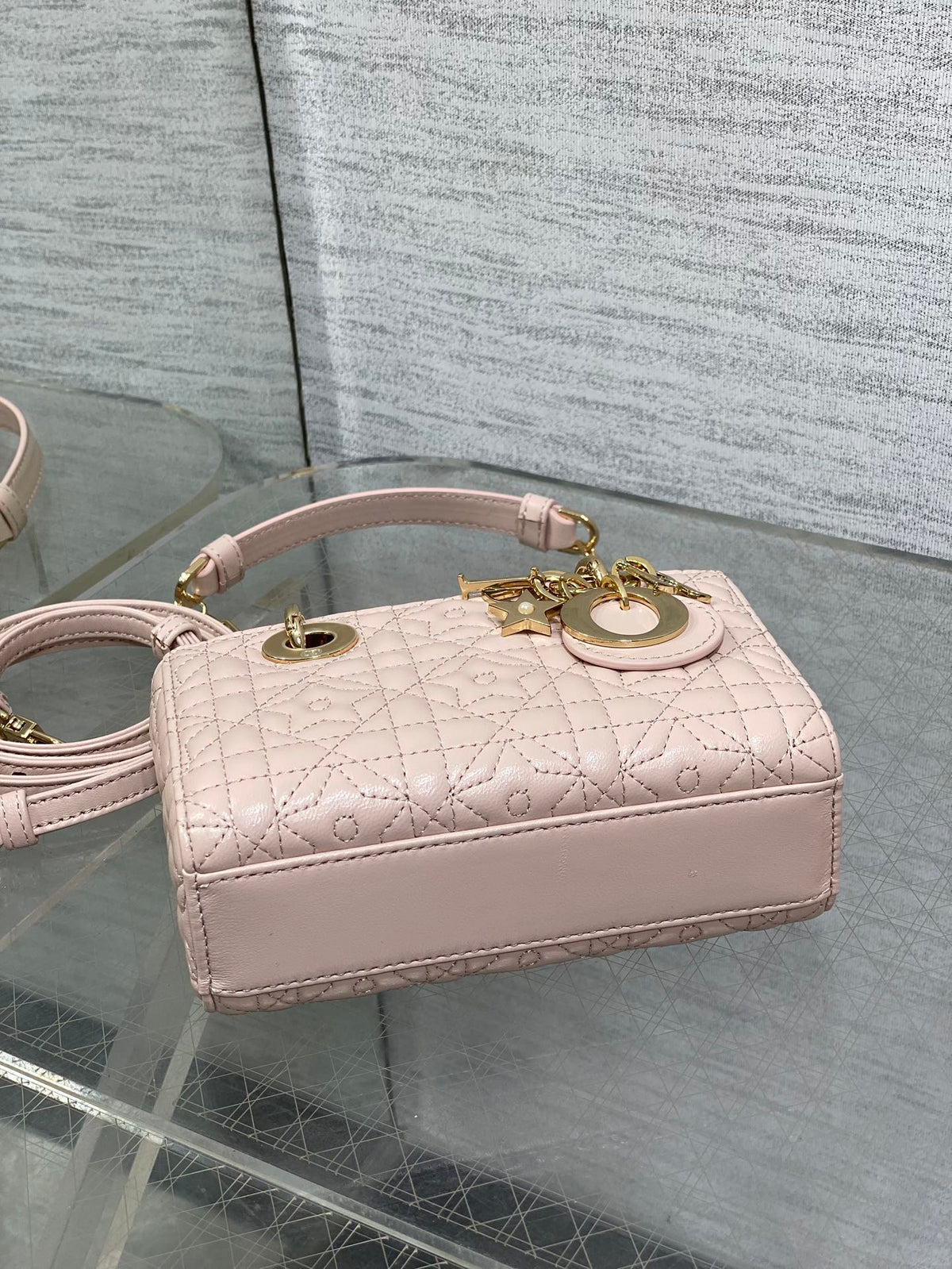 Міні сумка Dior D-Joy зі шкіри ягняти — фото 7