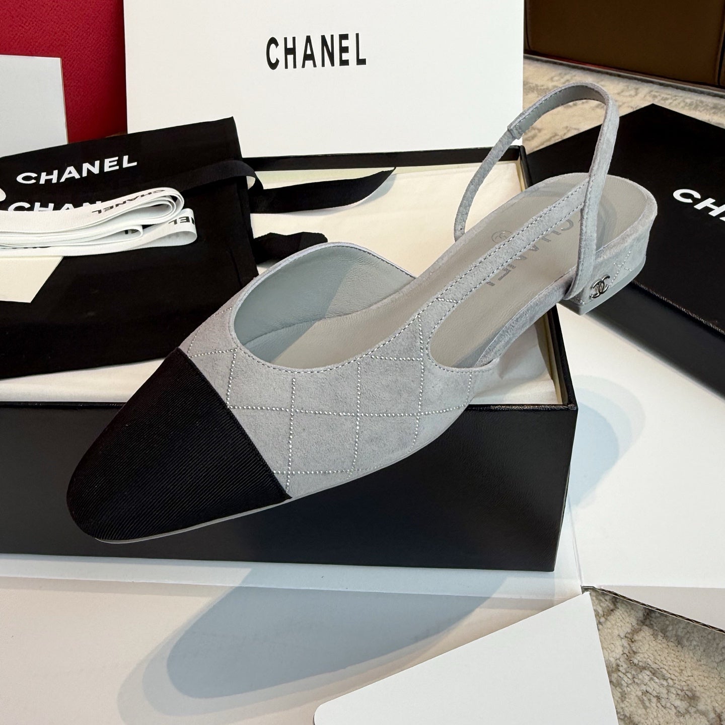 Жіночі замшеві взуття Chanel Slingback